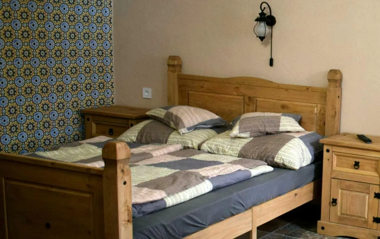 Hacienda Apartmanok Eger 0*,