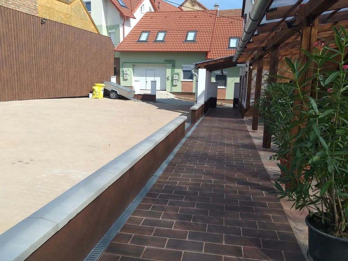 Apartahotel Hacienda Apartmanok Eger Hungría