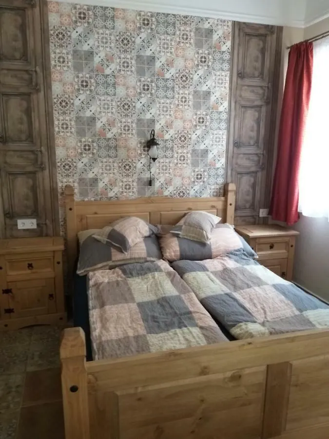 Hacienda Apartmanok Eger 0*,